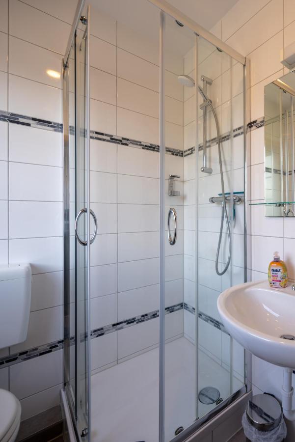 Gaestehaus Olympia Wilhelmshaven - Moderne Einzelzimmer Mit Eigenem Bad Fuer Monteure Шортенс Экстерьер фото