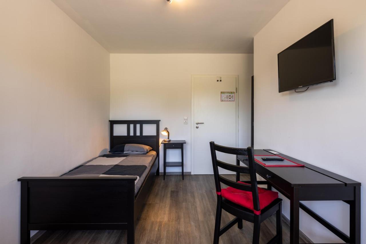 Gaestehaus Olympia Wilhelmshaven - Moderne Einzelzimmer Mit Eigenem Bad Fuer Monteure Шортенс Экстерьер фото
